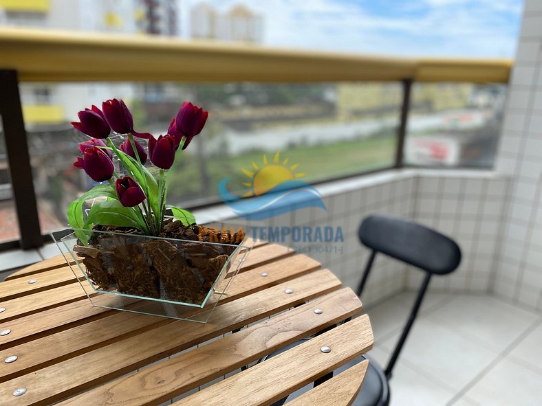 Apartamento 2 dormitórios com piscina e vista pro mar